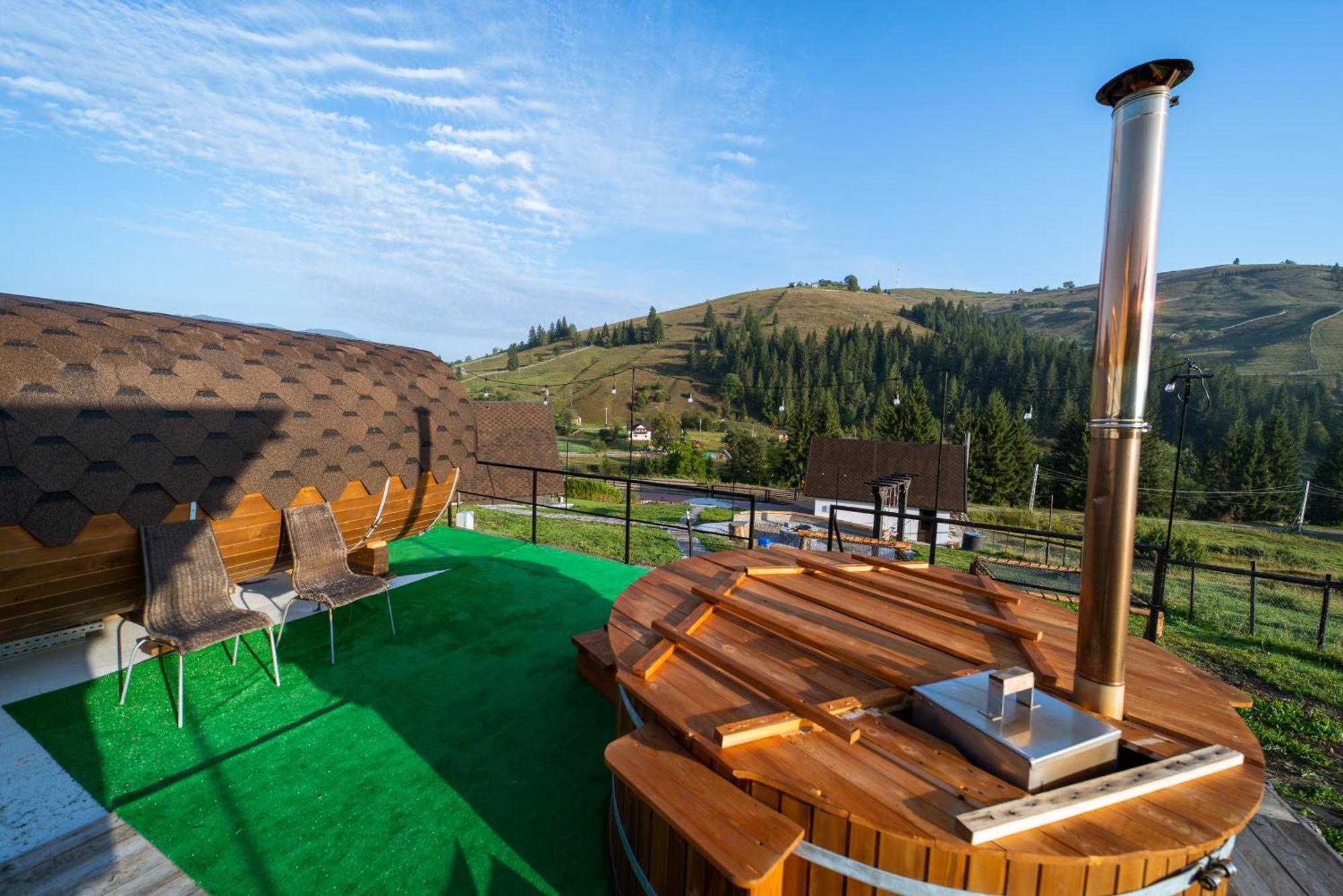 Hotel A Pisc à Vatra Moldoviţei Extérieur photo