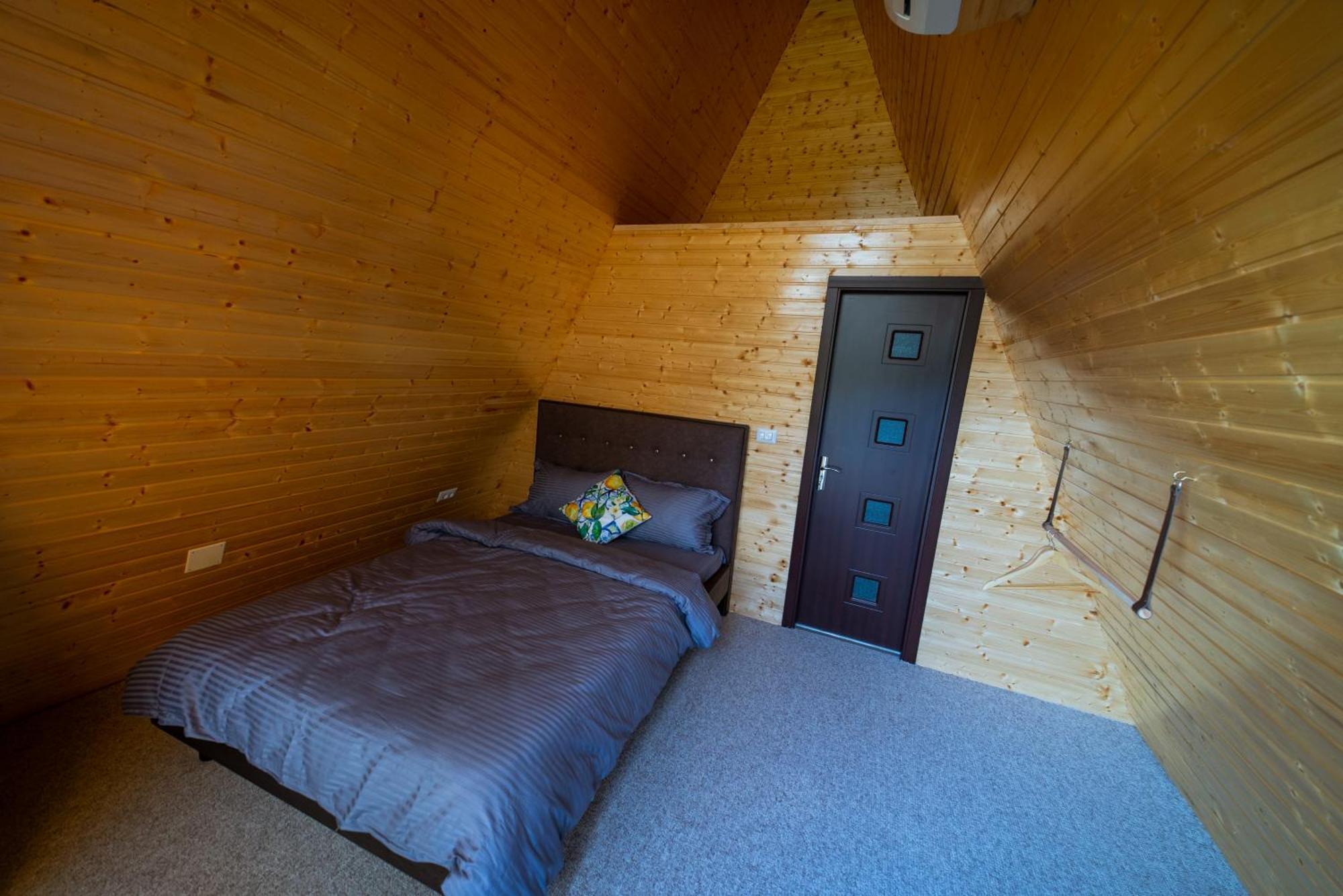 Hotel A Pisc à Vatra Moldoviţei Extérieur photo